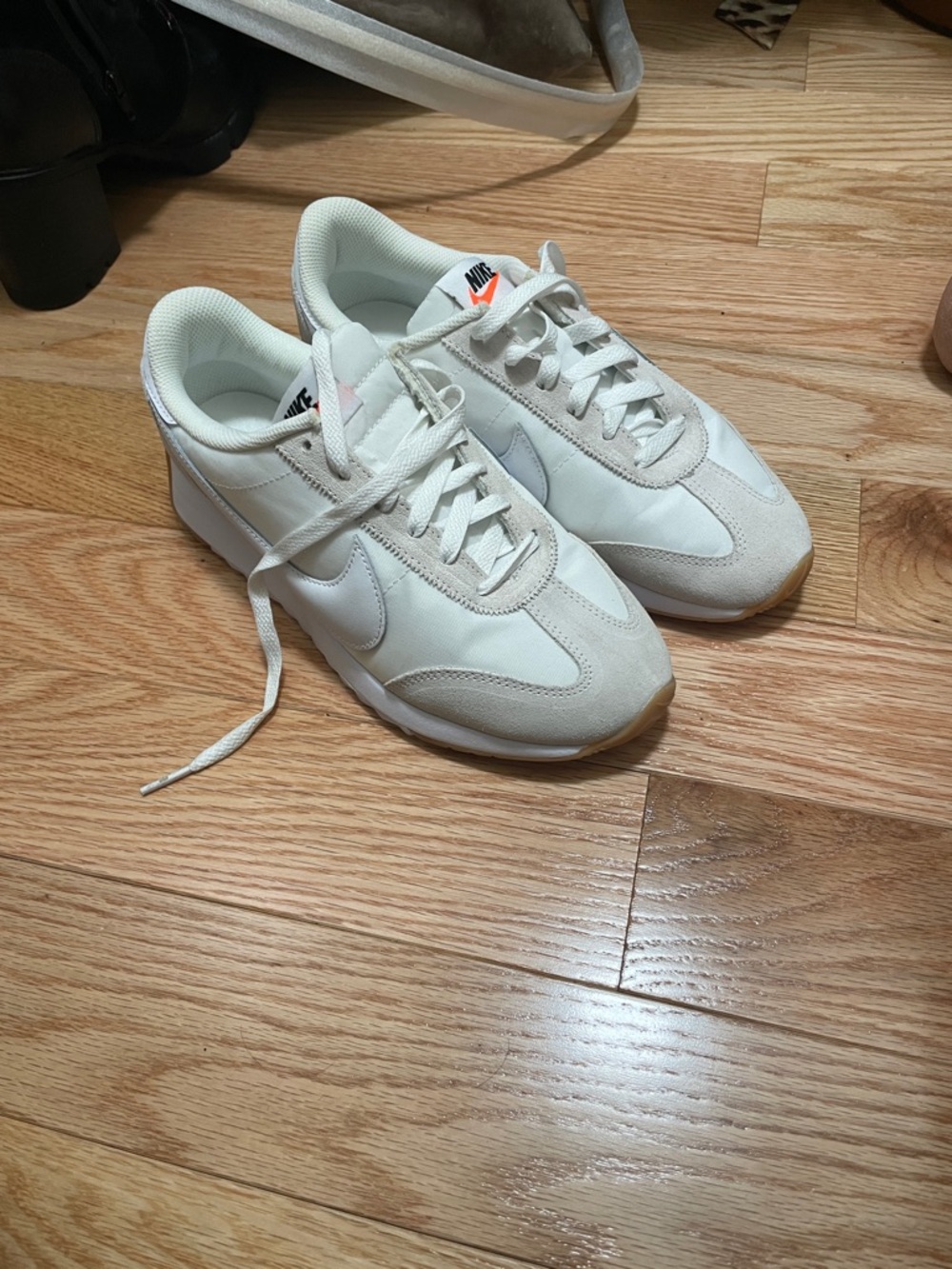Nike pacific White Cream Runner Sneakers